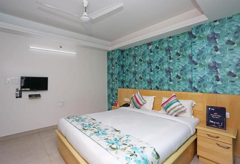 Oyo 10263 Hotel Grand Nishat 2