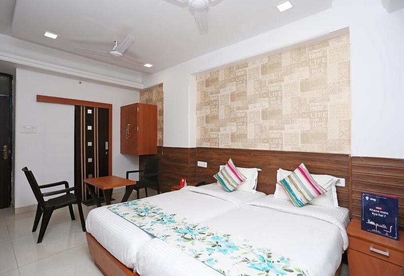 Oyo 10263 Hotel Grand Nishat 3