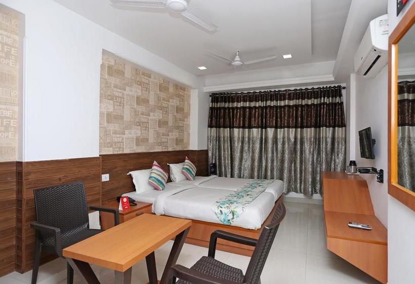 Oyo 10263 Hotel Grand Nishat 5