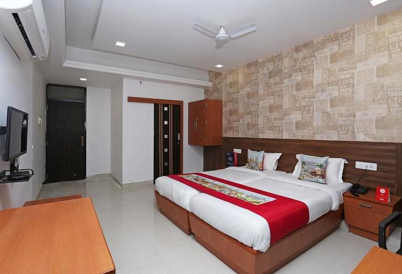 Oyo 10263 Hotel Grand Nishat 7