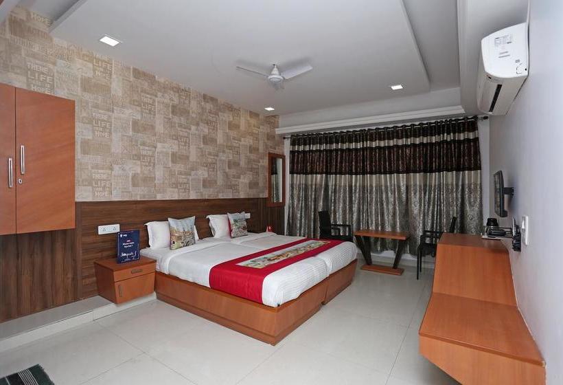 Oyo 10263 Hotel Grand Nishat 8