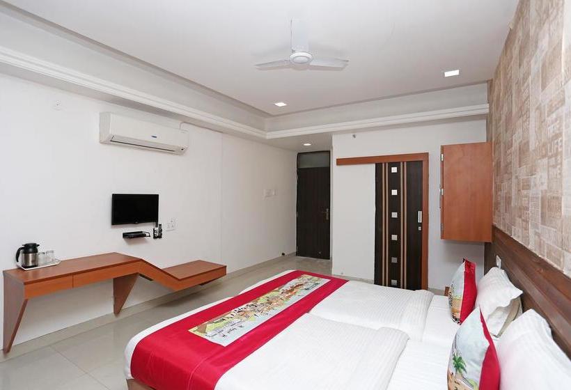 Oyo 10263 Hotel Grand Nishat 9