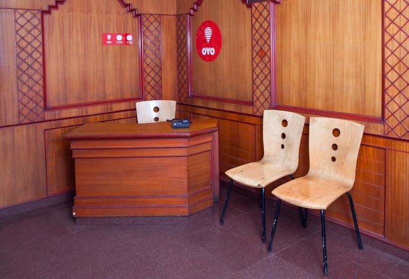 Oyo 10068 Hotel Rathna 8