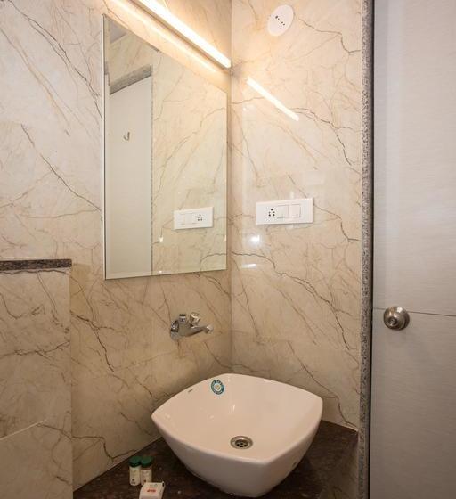 Oyo 10939 Hotel Sangam 16