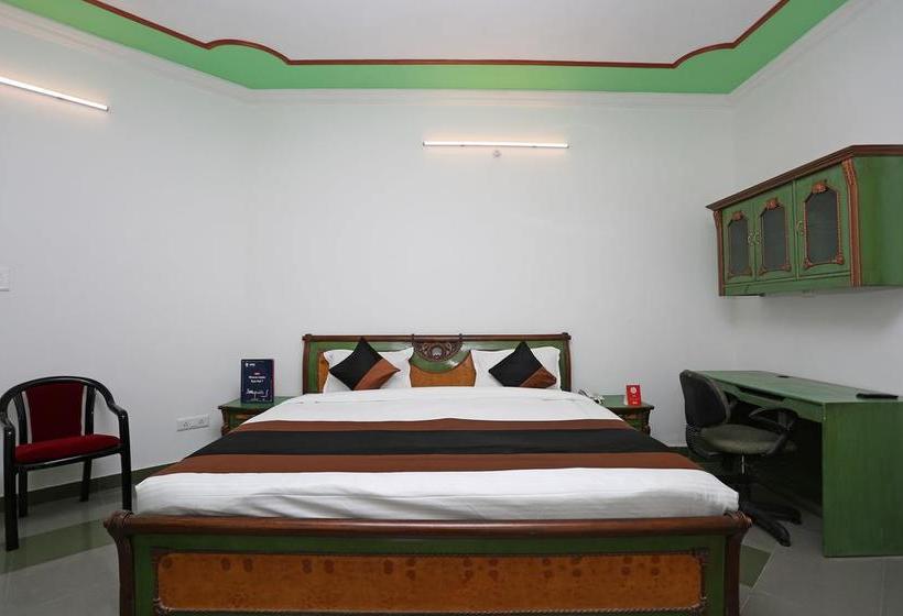 Oyo 11069 Hotel Star Inn 1