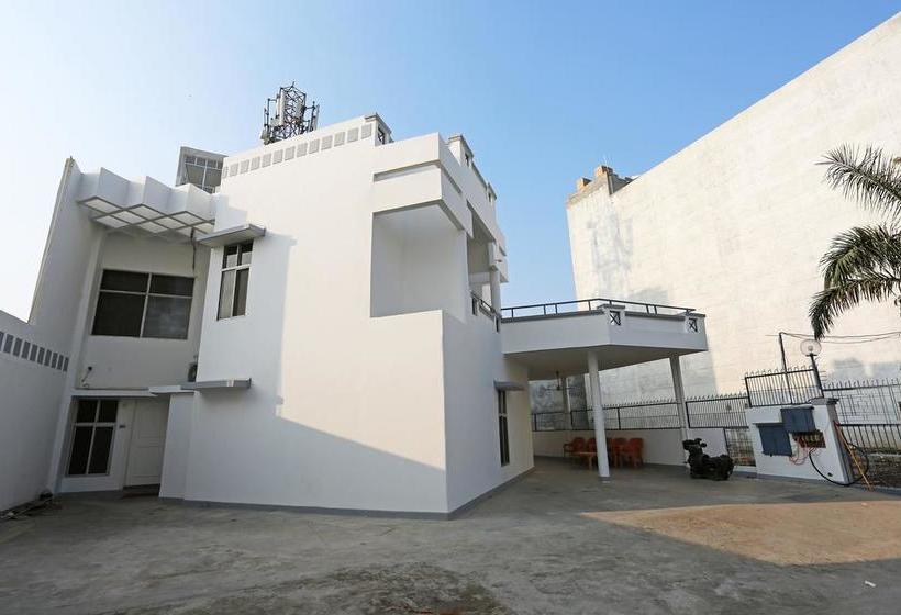 Oyo 11069 Hotel Star Inn 16