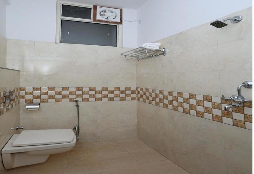 Oyo 10317 Hotel Mock Orange 12