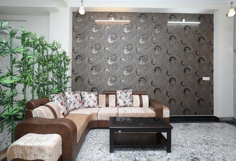 Oyo 10317 Hotel Mock Orange 16