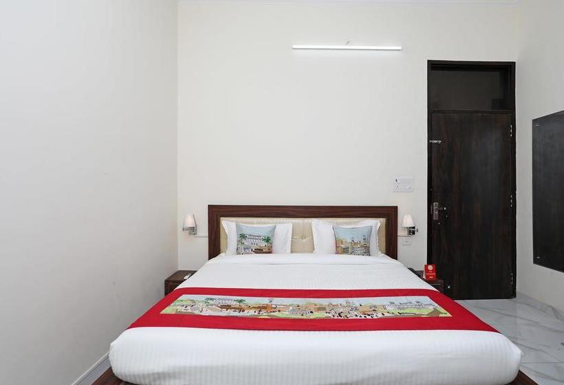 Oyo 10317 Hotel Mock Orange 7