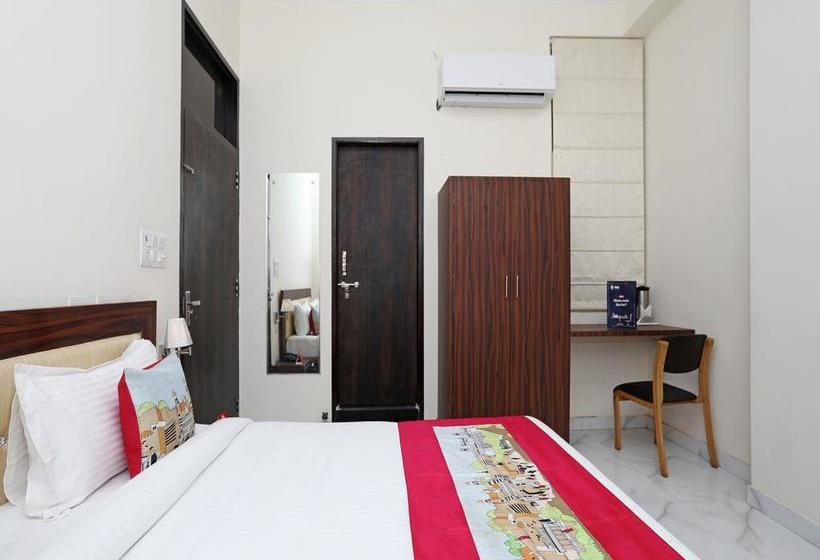 Oyo 10317 Hotel Mock Orange 8