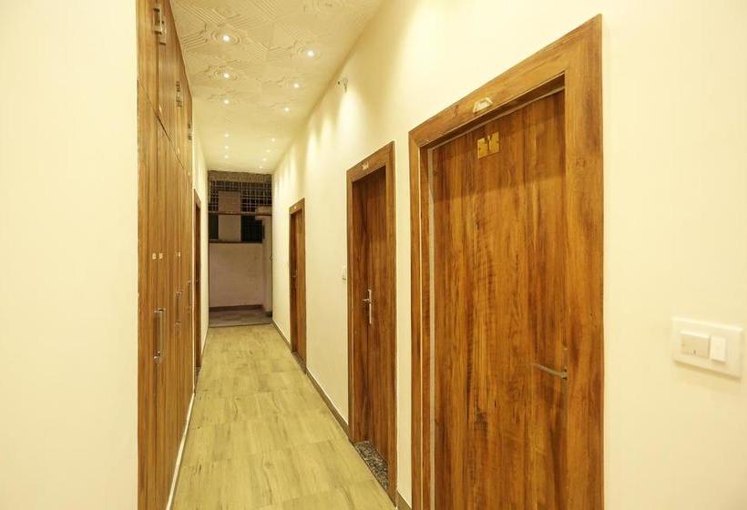 Oyo 9476 Hotel Mittal 15