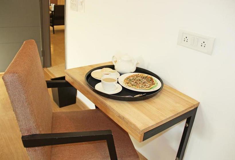 Oyo 10385 Hotel Nirmala Vilas 19