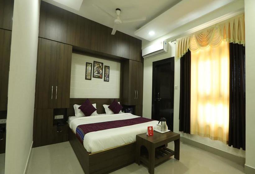 Oyo 10472 Hotel Queen Madhya Pradesh