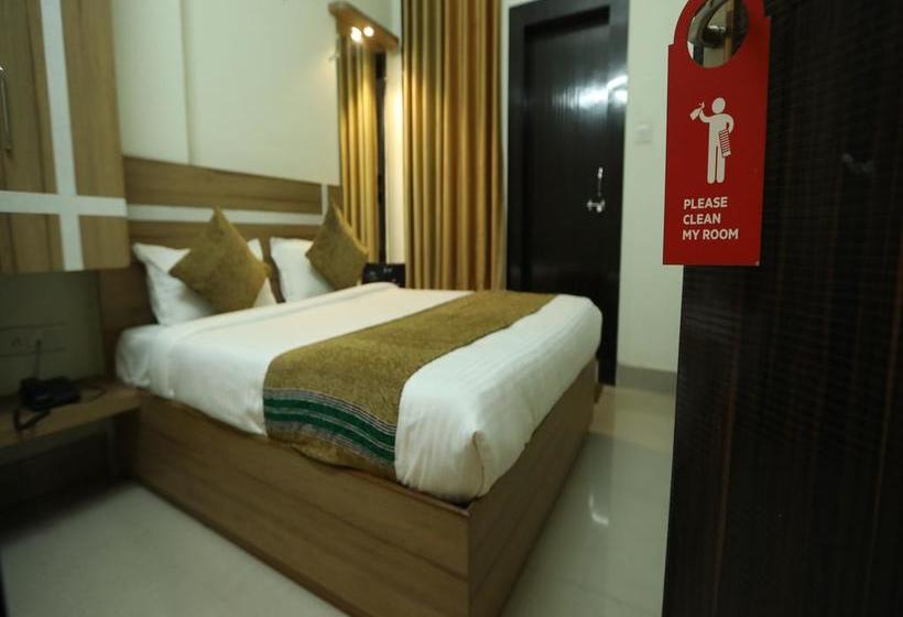 Oyo 10472 Hotel Queen 10