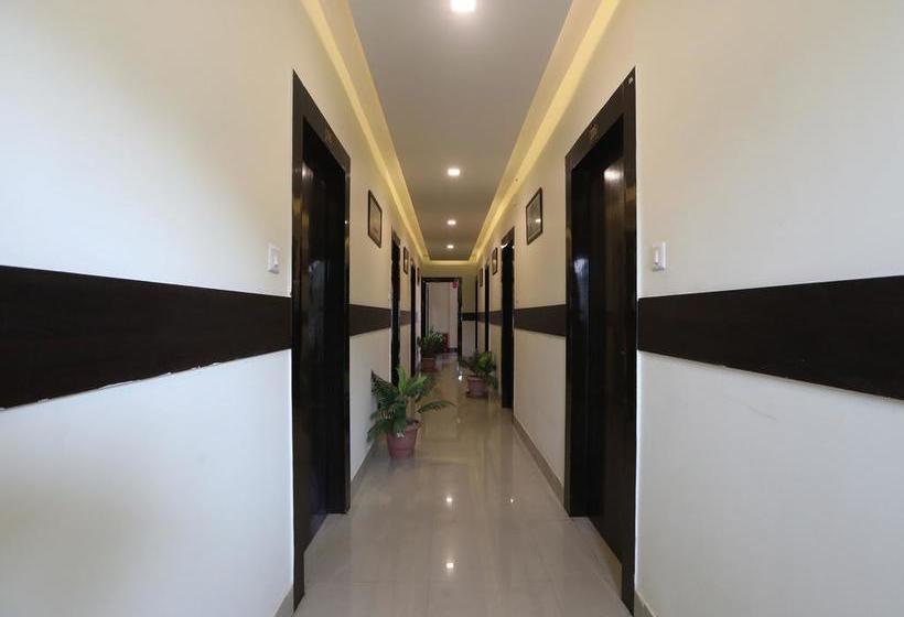 Oyo 10472 Hotel Queen 13