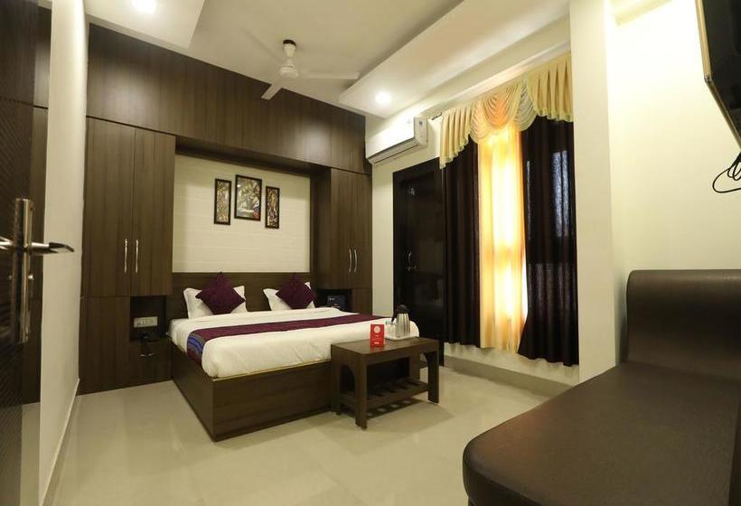 Oyo 10472 Hotel Queen 15