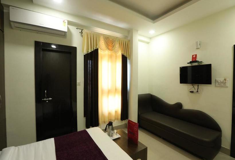 Oyo 10472 Hotel Queen 16