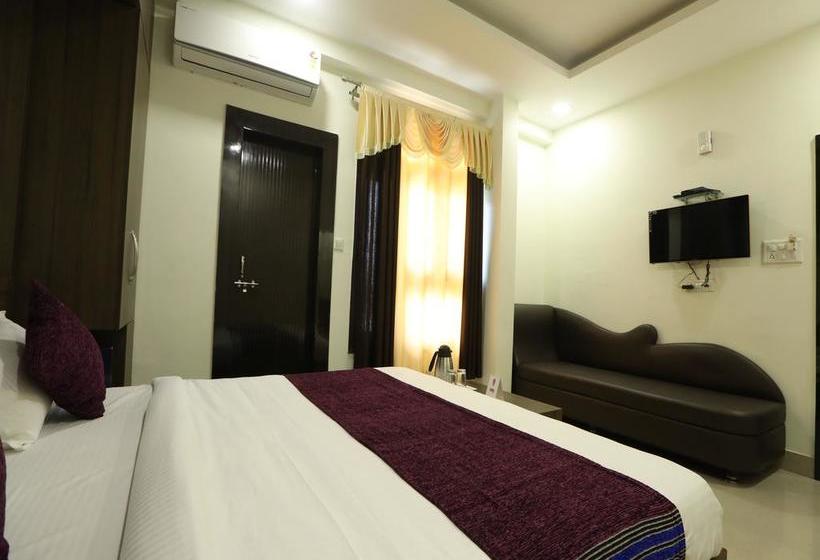 Oyo 10472 Hotel Queen 18