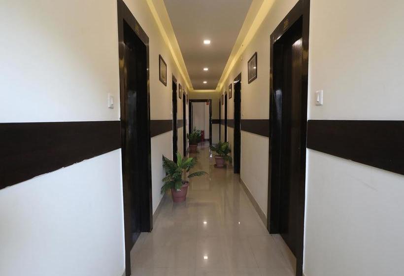 Oyo 10472 Hotel Queen 5