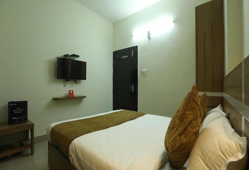 Oyo 10472 Hotel Queen 8