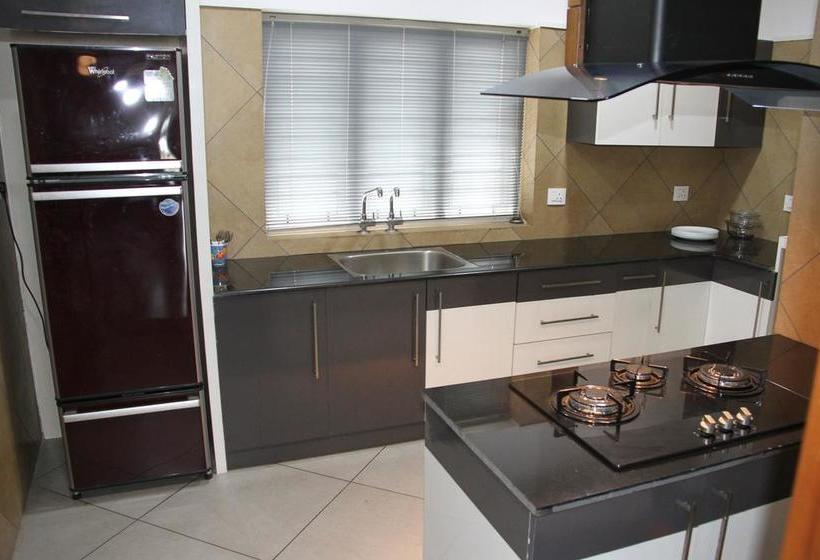 Hotel Palm Corniche 8