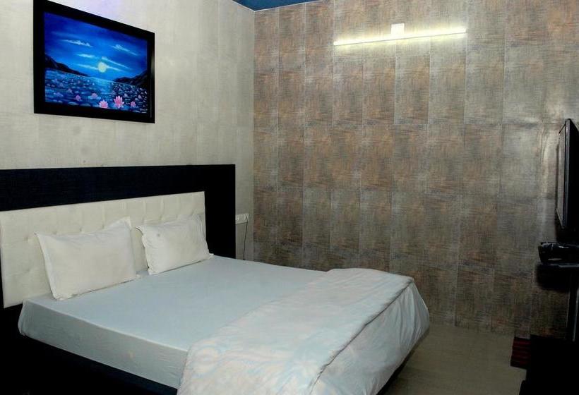 Hotel Sky Stays Heaven 17