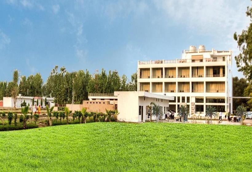 Hotel Clarks Exotica Jim Corbett Uttarakhand