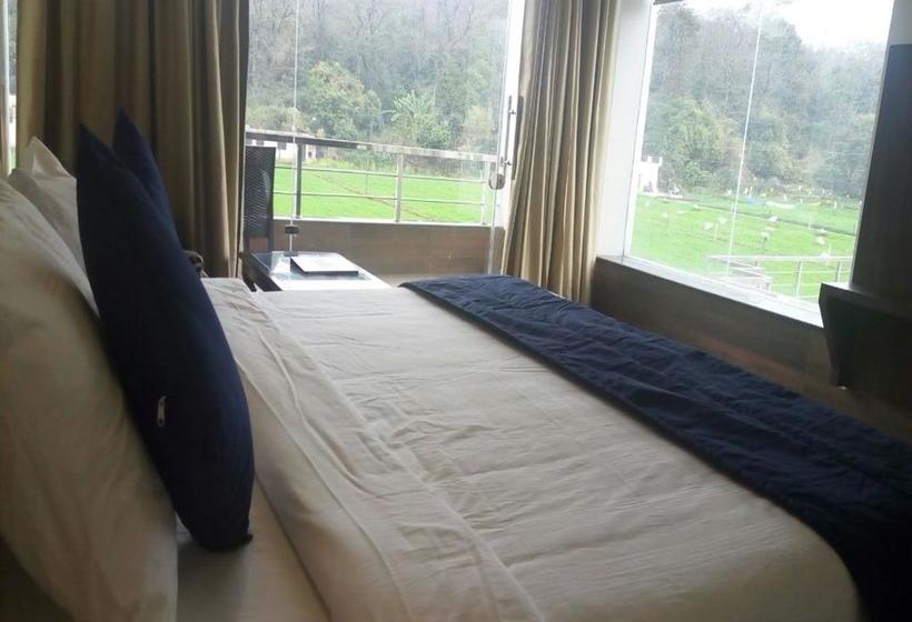 Hotel Clarks Exotica Jim Corbett 9