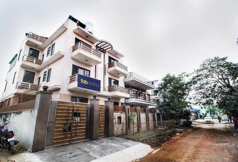 Hotel Oyo 10028 Lotus Panache