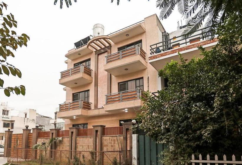 Hotel Oyo 10028 Lotus Panache 1