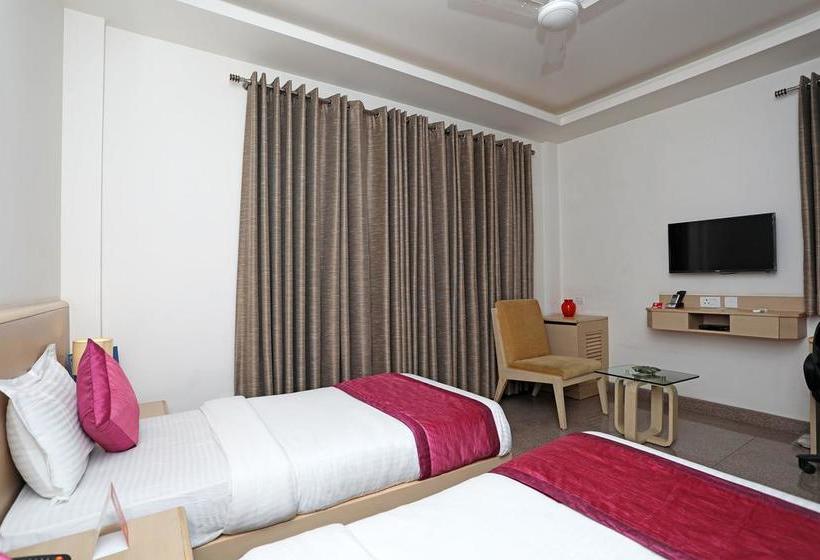 Hotel Oyo 10028 Lotus Panache 16