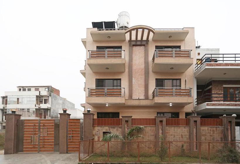 Hotel Oyo 10028 Lotus Panache 2