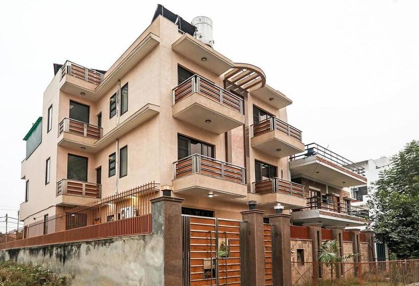 Hotel Oyo 10028 Lotus Panache 3