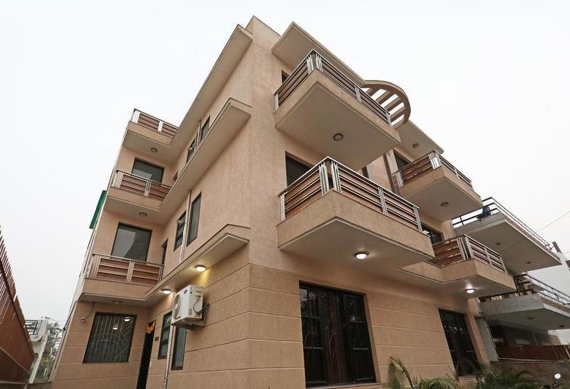 Hotel Oyo 10028 Lotus Panache 4