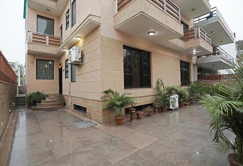 Hotel Oyo 10028 Lotus Panache 5