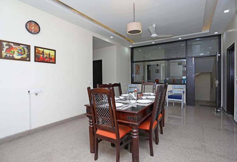 Hotel Oyo 10028 Lotus Panache 9