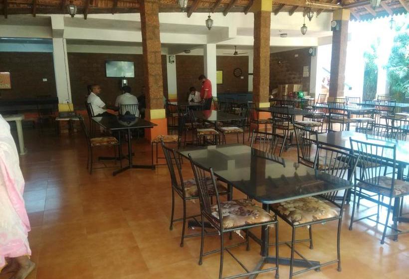 Hotel Ac Room @red Lions 10