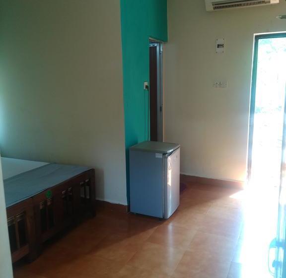 Hotel Ac Room @red Lions 13