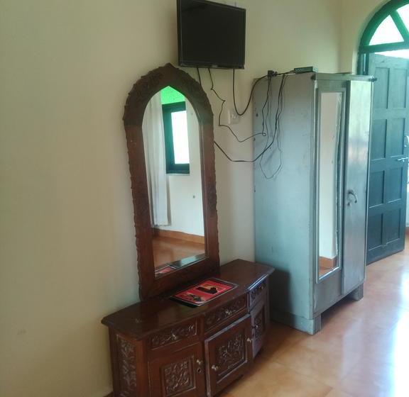 Hotel Ac Room @red Lions 17