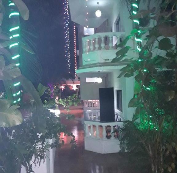 Hotel Ac Room @red Lions 5