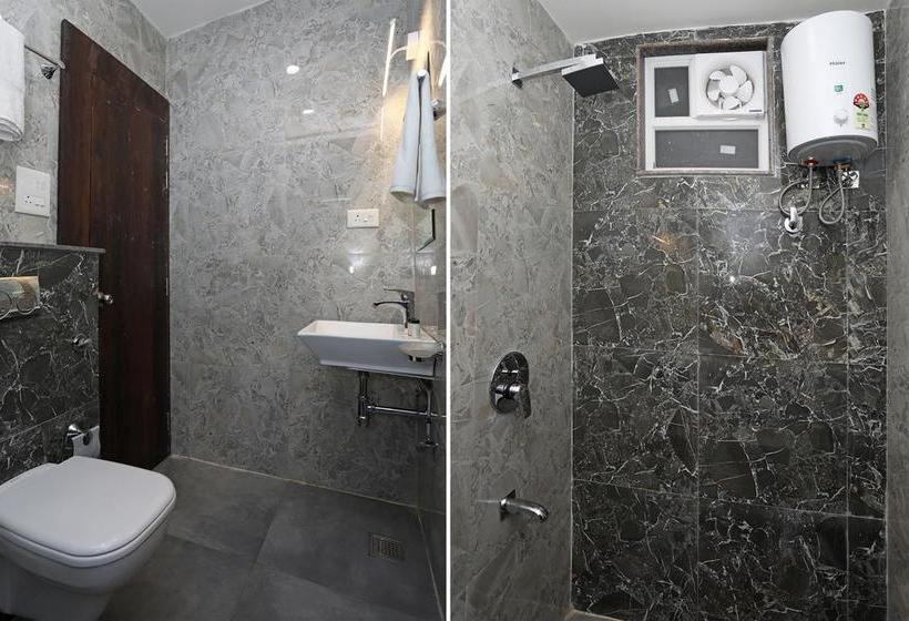 Oyo 11517 Hotel Eleven 43 18