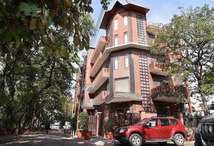 Hotel B&b Inn Noida Uttar Pradesh