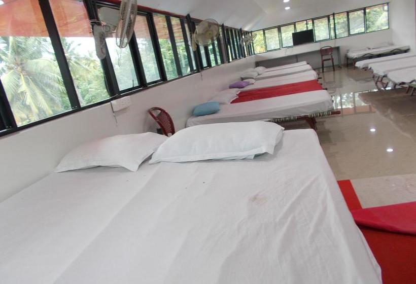 Hotel Lloyds Dormitory