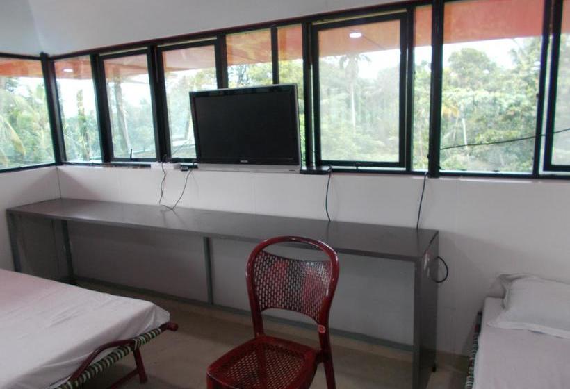 Hotel Lloyds Dormitory 11