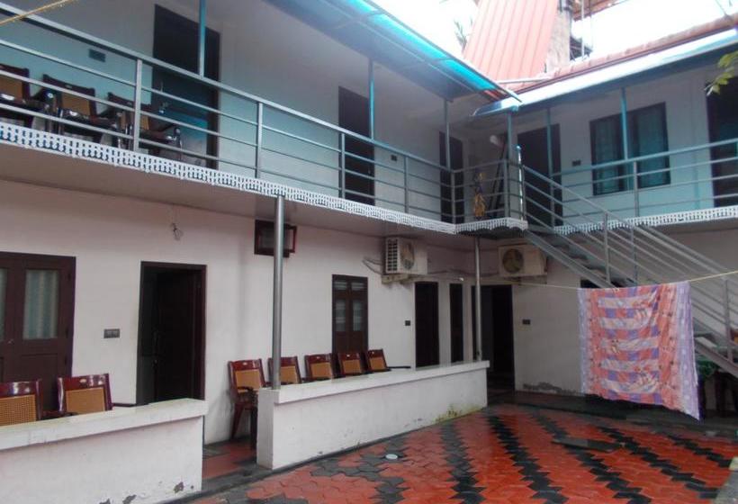 Hotel Lloyds Dormitory 12