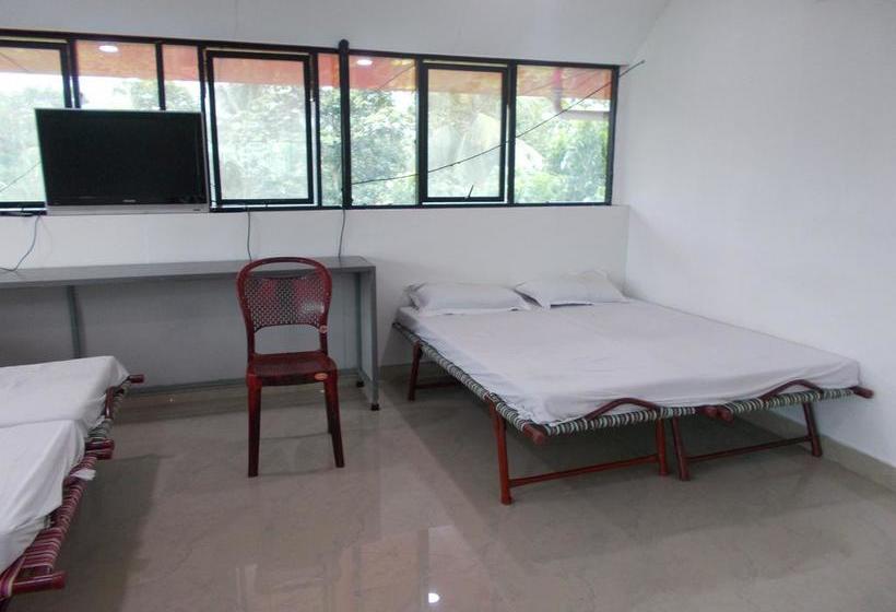 Hotel Lloyds Dormitory 18