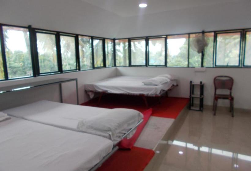 Hotel Lloyds Dormitory 19