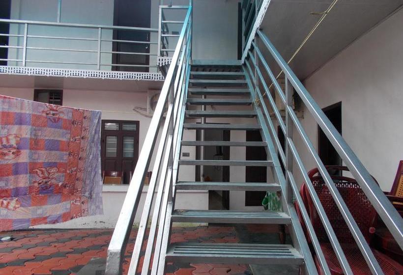 Hotel Lloyds Dormitory 20