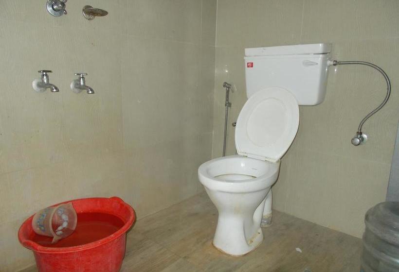 Hotel Lloyds Dormitory 3