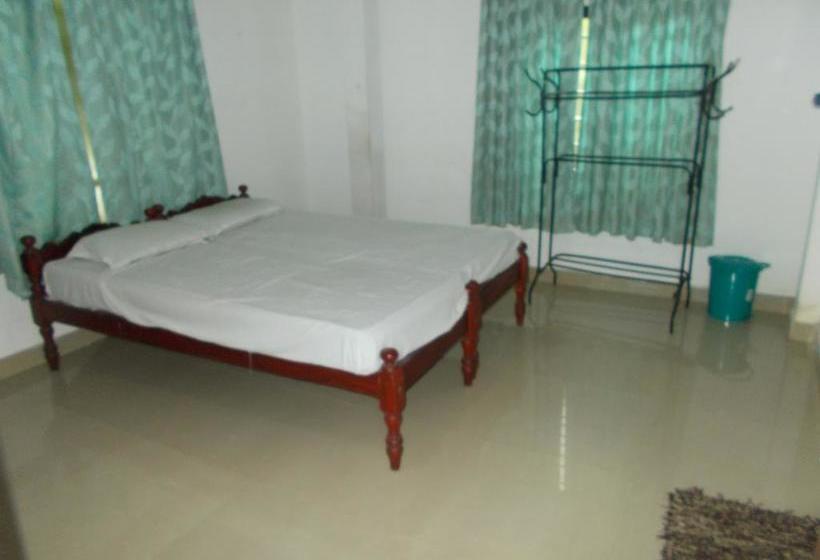 Hotel Lloyds Dormitory 6